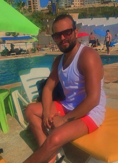 علي - Male escort in Beirut Photo 3 of 9
