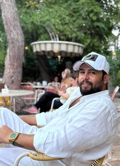 علي - Male escort in Beirut Photo 7 of 9