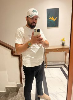 علي - Male escort in Beirut Photo 8 of 9
