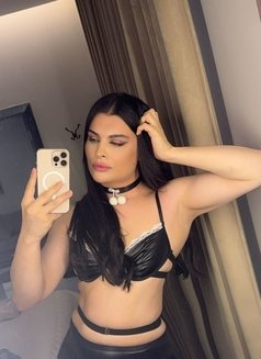 شيميل قمر 🇸🇦🇬🇧 - escort in Jeddah Photo 1 of 1