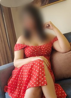 نورا المصرية لسة واصلة اول يوم بالمنامة - escort in Al Manama Photo 1 of 15