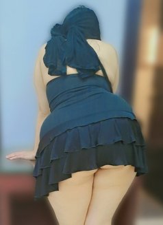 مصرية أول يوم فى الجفير - escort in Al Manama Photo 16 of 21