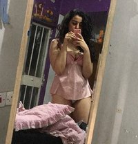 مكالمات فيديو كول - escort in Cairo