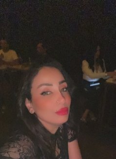 سارة - puta in Muscat Photo 3 of 3