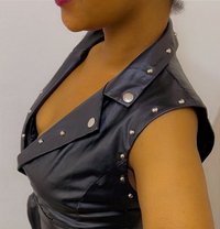 سعودية بالرياض - escort in Riyadh