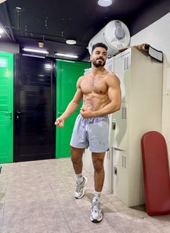 زياد - Male escort in Abu Dhabi Photo 3 of 14