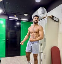 زياد - Male escort in Abu Dhabi