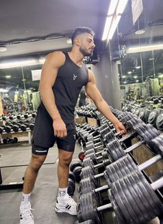 زياد - Male escort in Abu Dhabi Photo 7 of 14