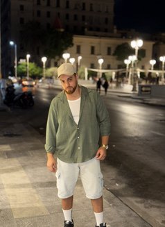 أمير - Male escort in Abu Dhabi Photo 3 of 6