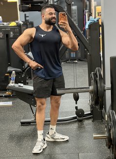 وسيم برنس - masseur in Muscat Photo 1 of 4