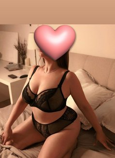 Quen - escort in Jeddah Photo 4 of 5