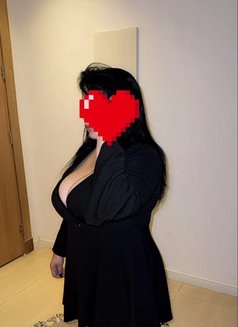 العنود توني واصلة الرياض - puta in Riyadh Photo 2 of 2