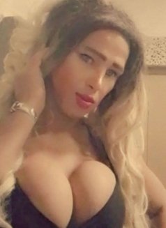 دكتورة دلع - Transsexual escort in Beirut Photo 4 of 5