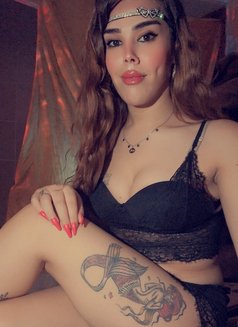 جونيلا - Acompañantes transexual in Beirut Photo 1 of 9