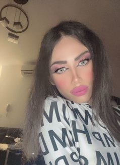 وتين - Transsexual escort agency in Erbil Photo 1 of 2