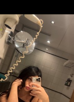 شيميل قمر - Transsexual escort in Riyadh Photo 1 of 5