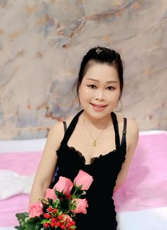 ลักกี้ - masseuse in Al Juffair Photo 3 of 4