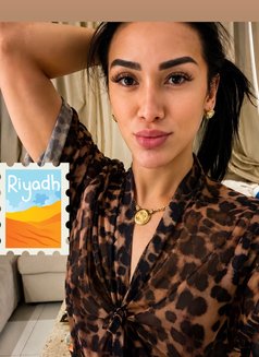 تفضيلك؟ توب | بوتوم | الاثنين؟ رامسني - masseuse in Riyadh Photo 9 of 10