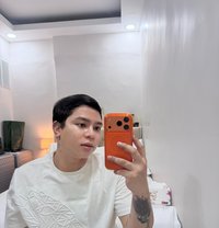 انا استطيع التحدث باللغة العربية - Male escort in Manila