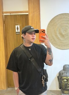 انا استطيع التحدث باللغة العربية - Male escort in Manila Photo 3 of 4
