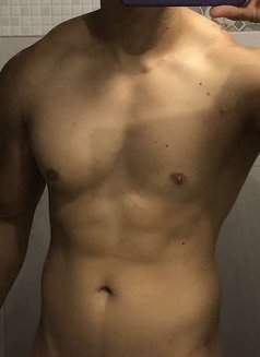 ブレン - Male escort in Tokyo Photo 3 of 6