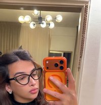 لوجين - Transsexual escort in Beirut