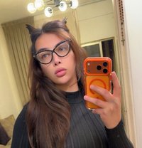 لوجين - Transsexual escort in Beirut