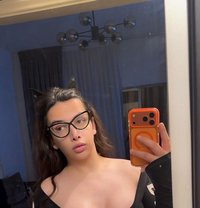 لوجين - Transsexual escort in Beirut