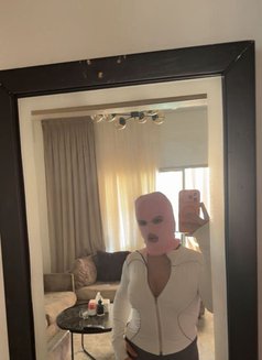 لوجين - Transsexual escort in Beirut Photo 7 of 13