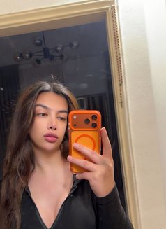 لوجين - Transsexual escort in Beirut Photo 8 of 13