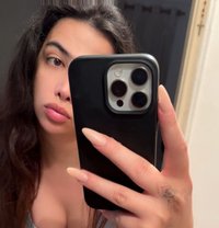 لوجين - Transsexual escort in Beirut