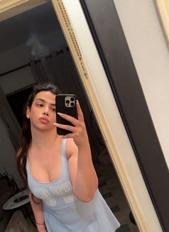 لوجين - Transsexual escort in Beirut Photo 10 of 13