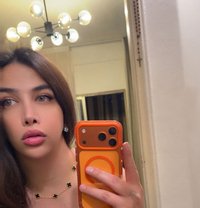 لوجين - Transsexual escort in Beirut