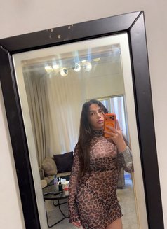 لوجين - Transsexual escort in Beirut Photo 13 of 13
