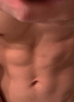 توب - Male escort in Beirut Photo 1 of 2