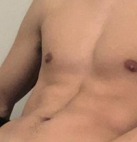 توب - Male escort in Beirut