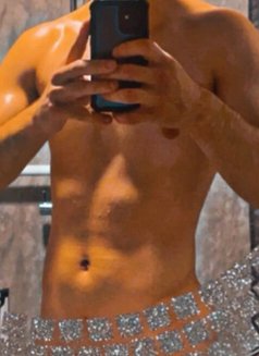 انا توب - Male escort in Beirut Photo 2 of 4