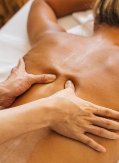 Massage at home - Male escort in Dubai Photo 4 of 6
