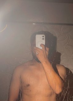 كمال - Male escort in Jeddah Photo 1 of 3
