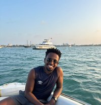 ๐๐ ๐ฅ๐จ๐ง๐ ๐๐ข๐๐ค - Male escort in Nairobi