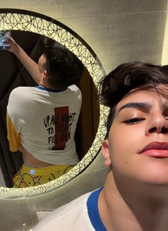 انيير - Male escort in Riyadh Photo 4 of 7