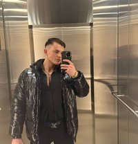Адам - Male escort in Dubai