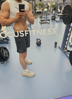 Адам - Acompañantes masculino in Dubai Photo 2 of 4