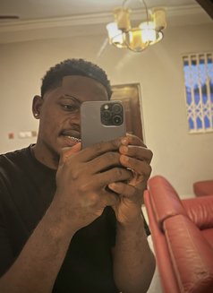 𝐂𝖆𝖗𝐲 - Intérprete masculino de adultos in Accra Photo 1 of 2