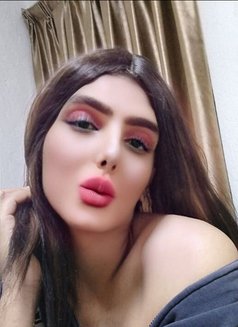 نور - Transsexual escort in Dubai Photo 2 of 4