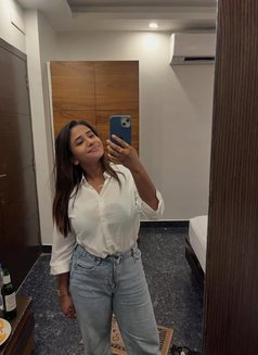 Divya ʀᴇᴀʟ ᴍᴇᴇᴛ & ᴡᴇʙᴄᴀᴍ - puta in Bangalore Photo 3 of 6