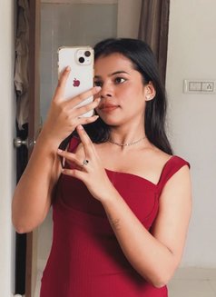 𝐑𝐀𝐆𝐈𝐍𝐈 𝐅𝐎𝐑 𝐂𝐀𝐌 & 𝐌𝐄𝐄𝐓 - puta in Chennai Photo 7 of 8