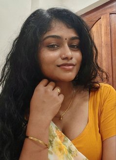 తెలుగు కాలేజీ అమ్మాయిల ఆంటీలు ఇప్పుడు అం - escort in Hyderabad Photo 1 of 3