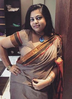 తెలుగు కాలేజీ అమ్మాయిల ఆంటీలు ఇప్పుడు అం - escort in Hyderabad Photo 3 of 3