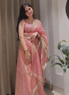 ɪɴᴅɪᴠɪᴅᴜᴀʟ ᴄᴀᴍ & ᴍᴇᴇᴛ - puta in Bangalore Photo 1 of 5